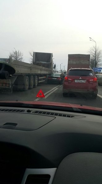 Девушки на Civicе решили побадаться с фурой на Пулковском шоссе, перед Дони