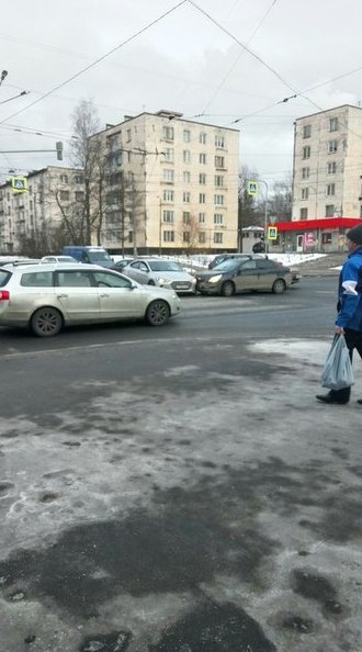 Hyundai выезжал с Автовской на Крснопутиловскую и не пропустил Chevrolet,