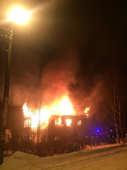 В 19 часов горел дом в Левашово по Железнодорожной улице.