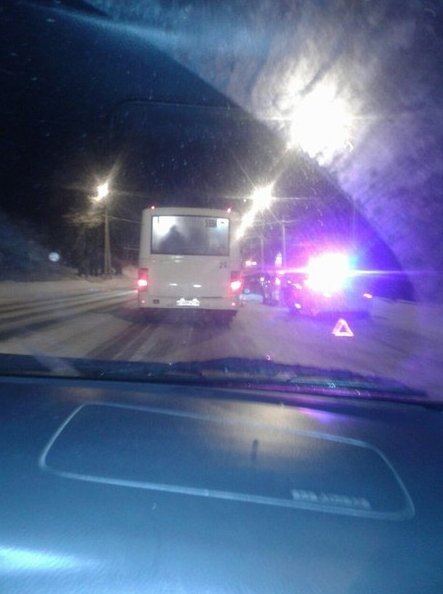 На Выборгском шоссе, перед Сертолово,в Дранишниках столкнулись Volvo и Жигули в смятку.