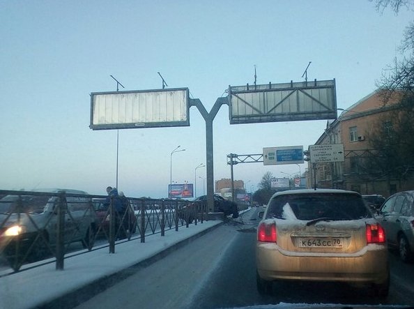 Первый поворот на Савушкина после Ушаковского моста,на встречке