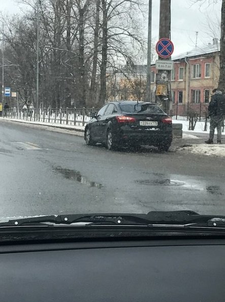 Ford подбил маршрутку на пересечении ул. Бабушкина и Леснозаводской, в сторону Ивановской. Занят пр...