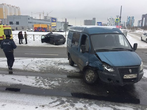 23 февраля около 15 часов дня, произошло ДТП на Парашютной улице д. 60 напротив гипермаркета "Лента"...