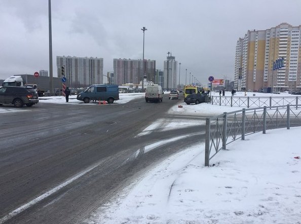 23 февраля около 15 часов дня, произошло ДТП на Парашютной улице д. 60 напротив гипермаркета "Лента"...