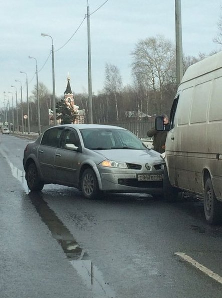 На ул. Александровской фермы, у еврейского кладбища. Renault Меган пересёк 2 сплошные и выехал на встре...