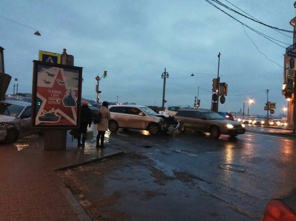 Съезд с Благовещенского моста в сторону пл. Труда