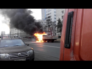 18:00 возгорание газели на ул. Лени Голикова. Осторожно, мат
