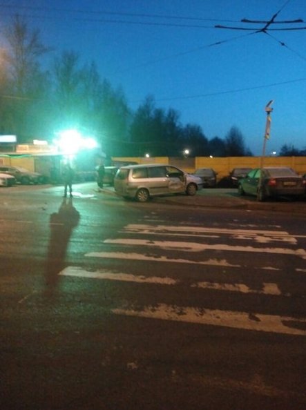 ДТП на перекрестке Кондратьевского и Мечникова, Peugeot не пропустила автобус