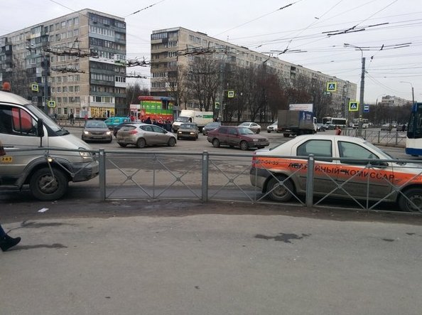 ДТП на перекрёстке Пражской улицы и улицы Белы Куна. Встретились Opel и Volkswagen. Аварийный коми...