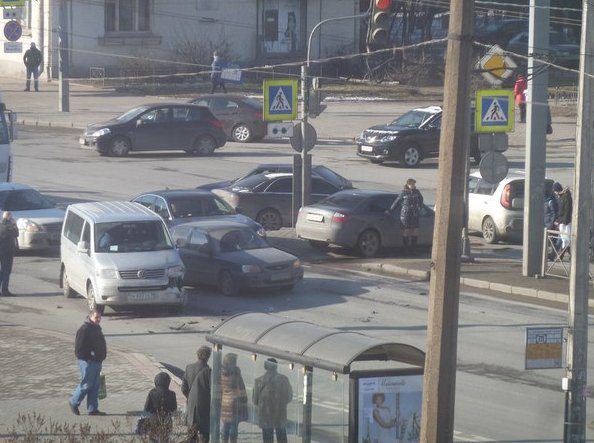 ДТП, случилось в 12:25. Перекресток Заневского пр. и проспекта Шаумяна.