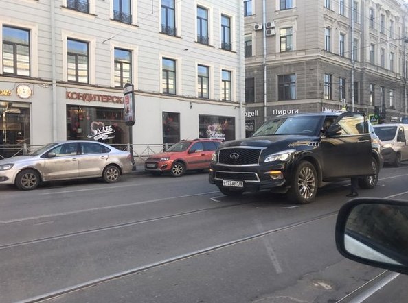 ДТП на Садовой после переулка Крылова. Финик и Дукато затрудняют движение, пробка по Садовой от Моск...