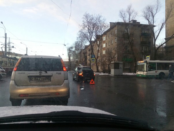Авария на Кронштадской ул. Помеха справа!