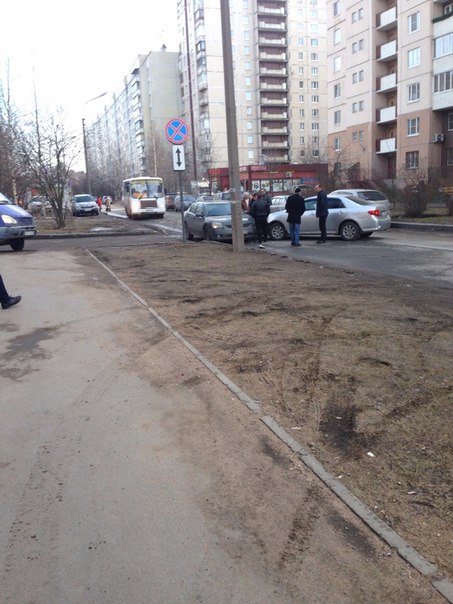 На Щербакова ходу нет, движение перекрыто полностью