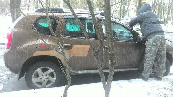 8 марта с 16 до 21 с проспекта Ю.Гагарина отдома 16 угнали автомобиль Renault Duster