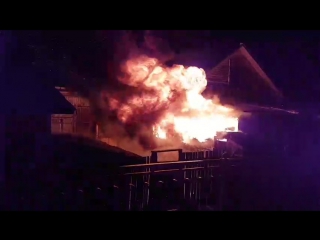 Сгорел дом в посёлке им Морозова, рядом с платформой 21км. В данный момент проливают пепелище.