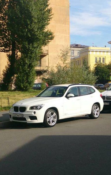 В период с 15-17 марта на 2ом Озерковском переулке был угнан автомобиль BMW X1 белого цвета в м-паке...