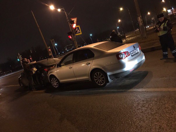 Сегодня в 01:35 на пересечении ул. Ушинского и пр. Луначарского произошло ДТП с участием пьяного вод...