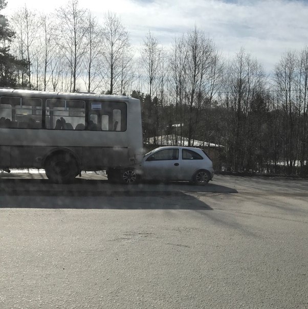 В Токсово на перекрёстке.