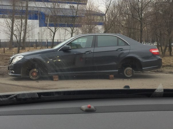 У кого-то утро начнётся не с кофе на Московском шоссе .