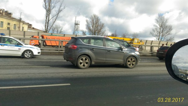 Добавилось машин в ДТП на КАДе перед Беляевским мостом