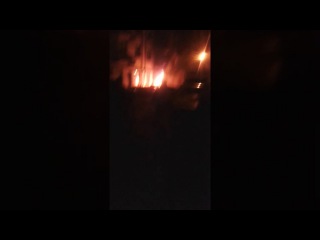 Кировский район, у дома 12 на Краснопутиловской сгорела машина. В общем было 6 взрывов я уже вышла н...