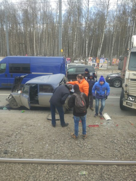 Авария угол Богатырского и Испытателей, актуально на 11:30