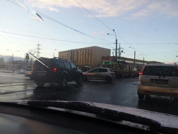 Авария на Кронштадской ул. Помеха справа!