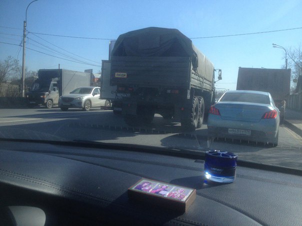 Притюрлих вояк и грузовичка на Выборгском шоссе в Парголово в сторону СПб, пробка небольшая. Актуаль...