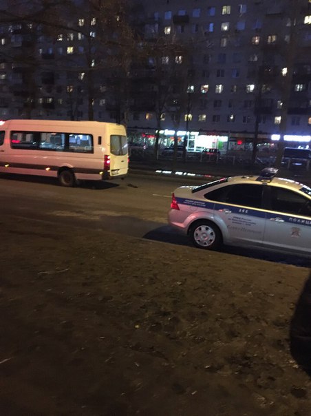 ДТП на улице Гарькавого, столкновение маршрутки 130 и легковой машины(которая скрылась)