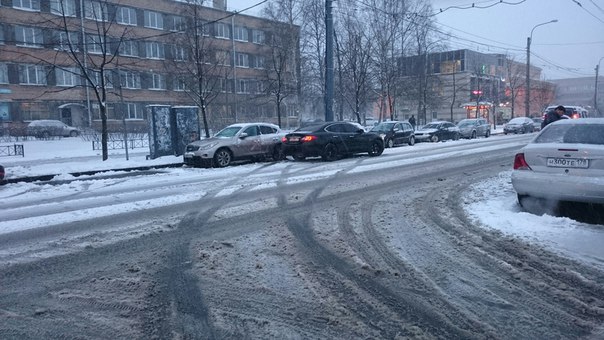 ДТП на улице Васи Алексеева (прямо напротив ТЦ Румба)