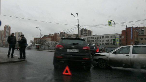 Злосчастный перекрёсток Дунайского пр. и Бухарестской ул.,актуально на 17:50