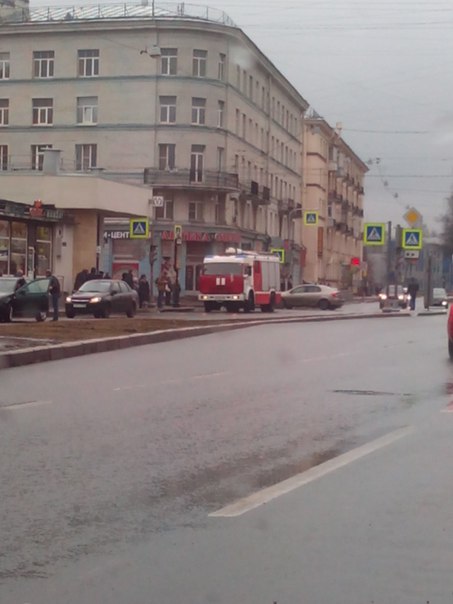 В 09:13 ст. Елизаровская закрыта для входа и выхода пассажиров.