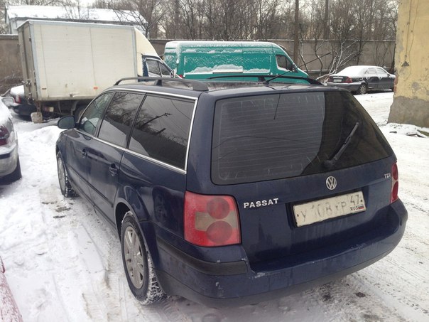 25 апреля в 10:50 угнали с улицы Самойлова 7 Volkswagen Пассат Б5+ синий универсал.