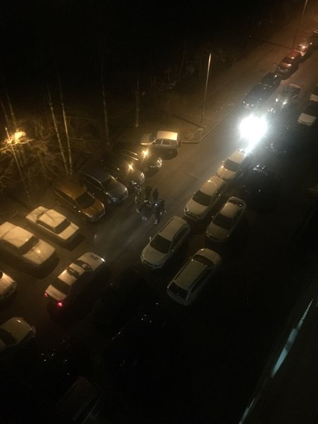В 02:20 во дворе дома по Бухарестской 72 к 1 задержали ( как стало понятно из криков) угонщика. Рабо...