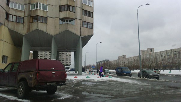 Нужна помощь, отбуксировать с наличной 38, стою за пятерочкой,белый шеви круз (