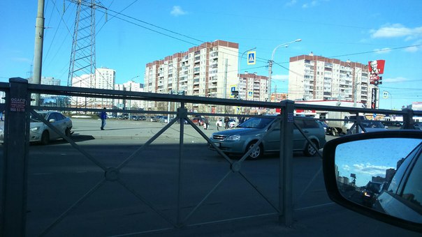Серьезная авария на перекрёстке Гаккелевской улице и Богатырского проспекта.