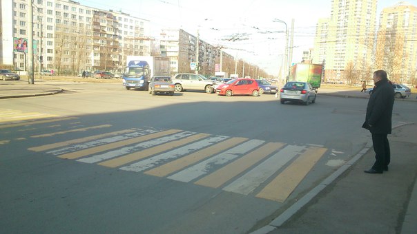 На перекрестке Белы Куна и Будапешской, Похоже оба шли на левый поворот, но не рассчитали траектори...