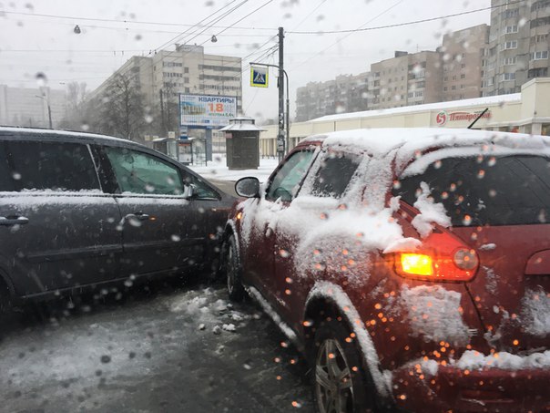 Угол наличной и новосмоленской (чётной)