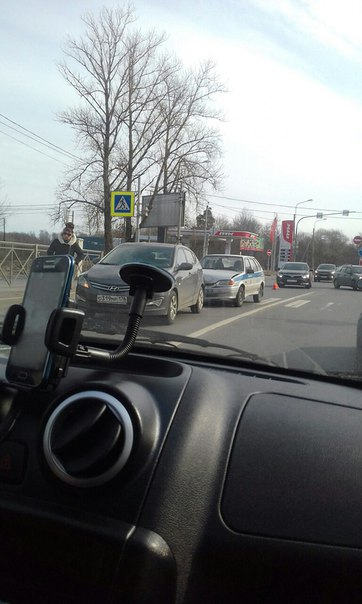 Полиция с 1 апреля поздравляет водителя Соляриса