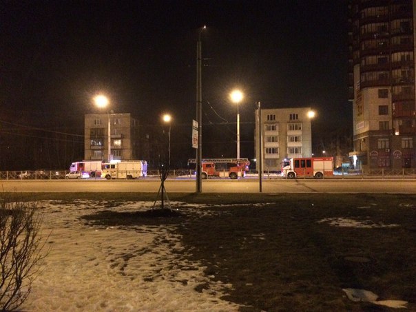 Ленинский проспект, д. 172, 5 этаж. В 3 часа ночи видимо случилось какое-то возгорание. Приезжали 5 ...