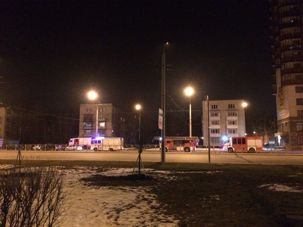 Ленинский проспект, д. 172, 5 этаж. В 3 часа ночи видимо случилось какое-то возгорание. Приезжали 5 ...