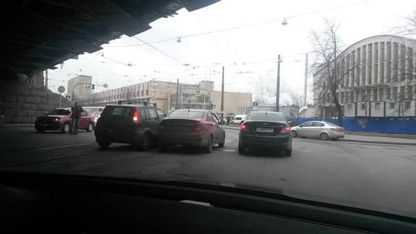 ДТП на лесном проспекте под жд мостом. Трамваи в сторону станции метро Выборгская не идут.