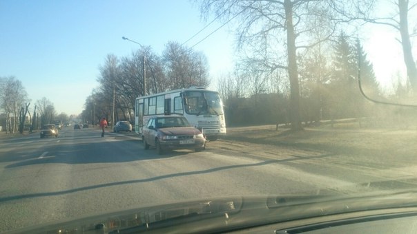 Таллинское шоссе после виадука в сторону Красного села. Стоят на встречке.