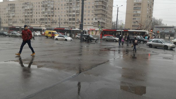 Авария на пересечении Димитрова и Будапештской, трамваи стоят, пробки.