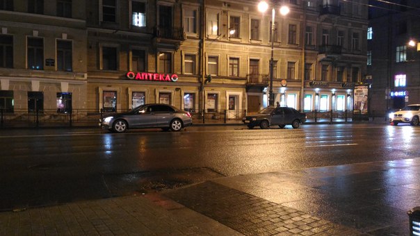 Лада ударила Mercedes на Московском проспекте 29