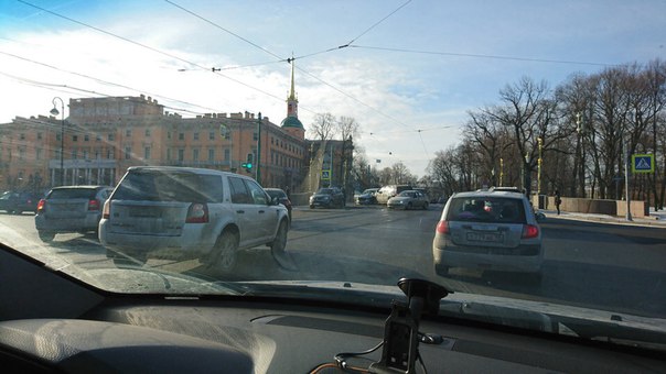 ДТП на перекрёстке Садовой ул. и наб. Лебяжей канавки (в сторону Троицкого моста не проехать, объез...