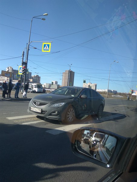 ДТП на пересечении Петергофского шоссе и Доблести.