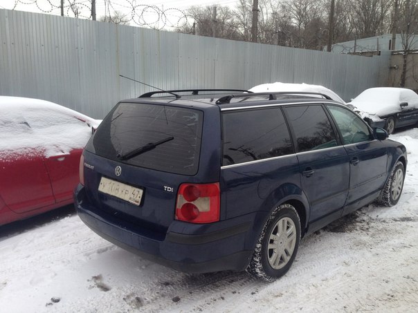 25 апреля в 10:50 угнали с улицы Самойлова 7 Volkswagen Пассат Б5+ синий универсал.