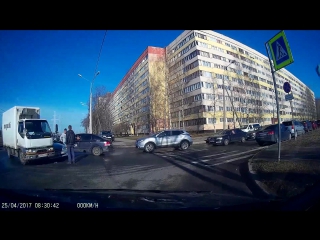 Джигит на 15-ке пытался обогнать по встречке китайский грузовичек поворачивающий налево с Петергофск...