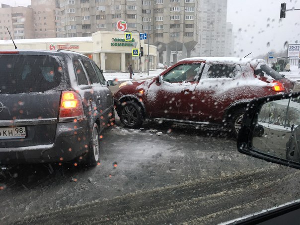 Угол наличной и новосмоленской (чётной)